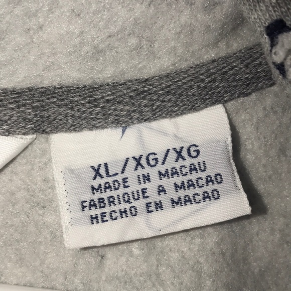 Woman’s Tommy Hilfiger Zip Up Sleeveless Hoodie - Picture 5 of 12